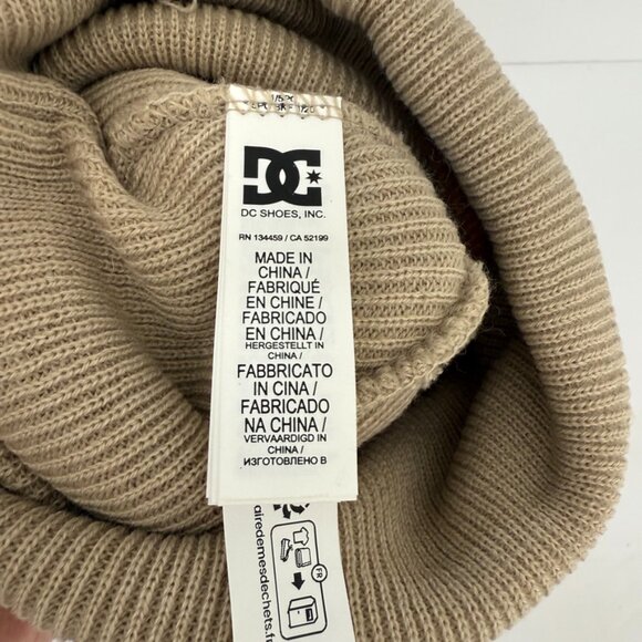 NWT DC Plaza Taupe Label Beanie - Picture 7 of 10